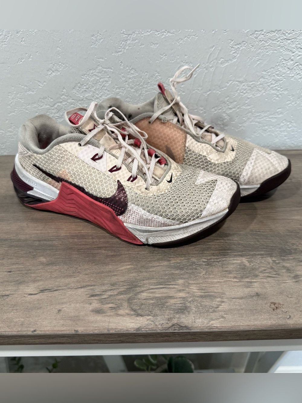 Nike Women’s MetCon React Training Sneakers light soft pink.
